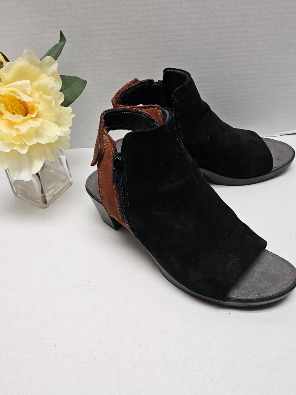 Naot Womens Sandals Shoe Black Velvet Hawaiian Brown Supreme Collection Favorite